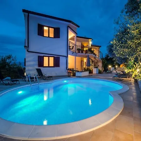 5235-9 In Apartment Drenje (Istria)