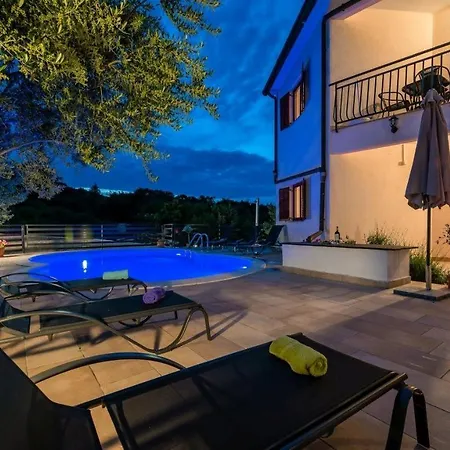 5235-9 In Apartment Drenje (Istria)