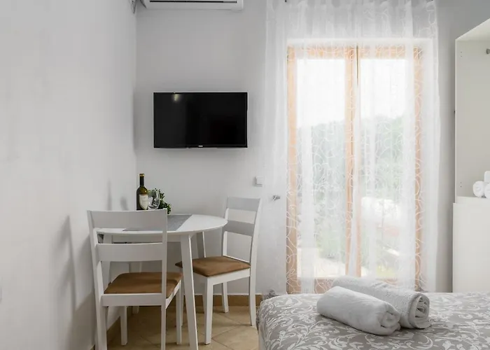 5235-9 In * Drenje (Istria)